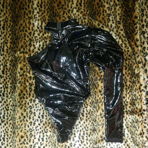 DOLLS KILL WIDOW PUFF ONE SLEEVE BODYSUIT PATENT PVC GOTH FETISH XS COLLAR - Picture 8 of 9